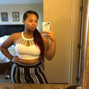 Meet your Posher, Nola